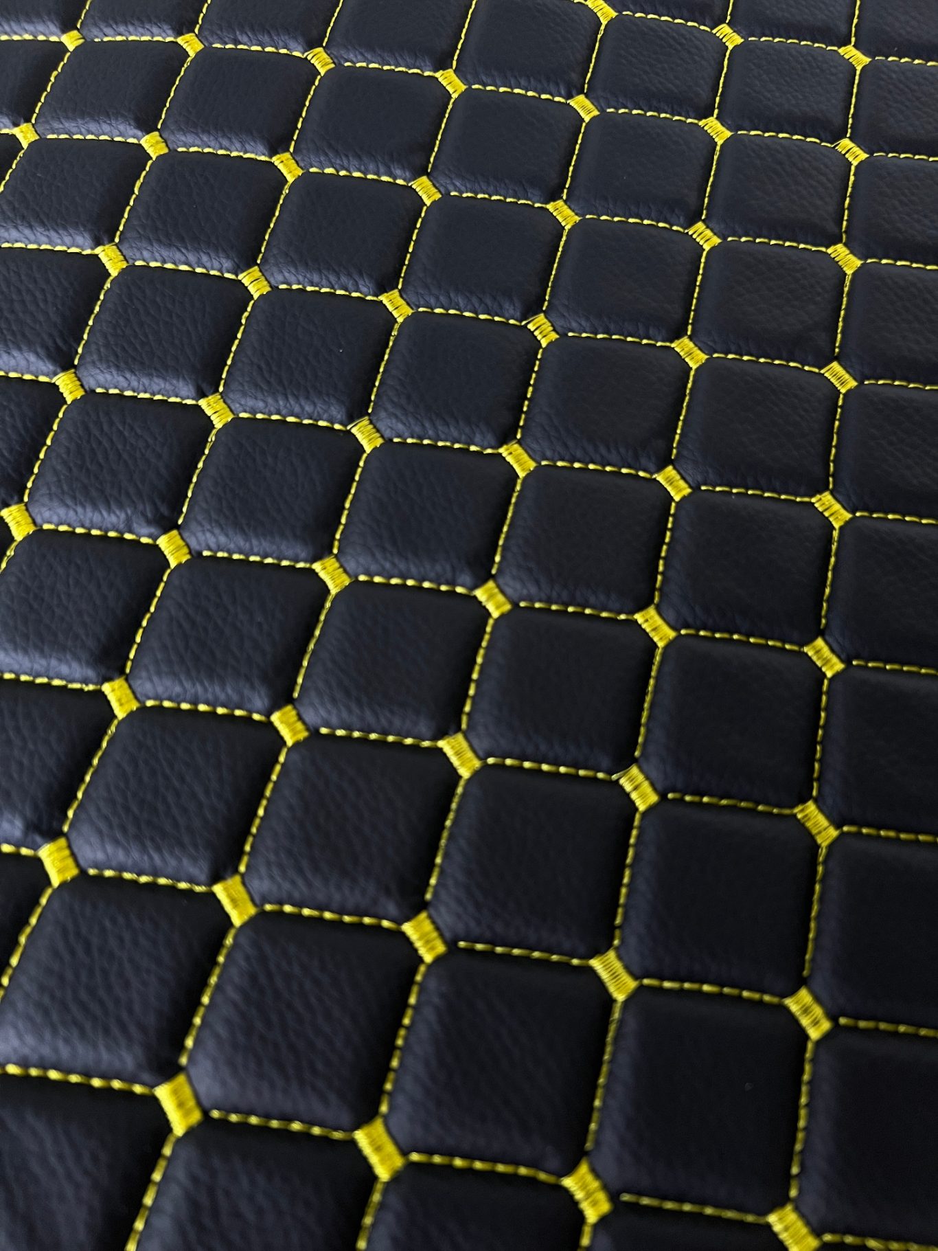 Schwarz mit gelben Nähten LKW Sitzbezüge Schwarz mit gelben Nähten